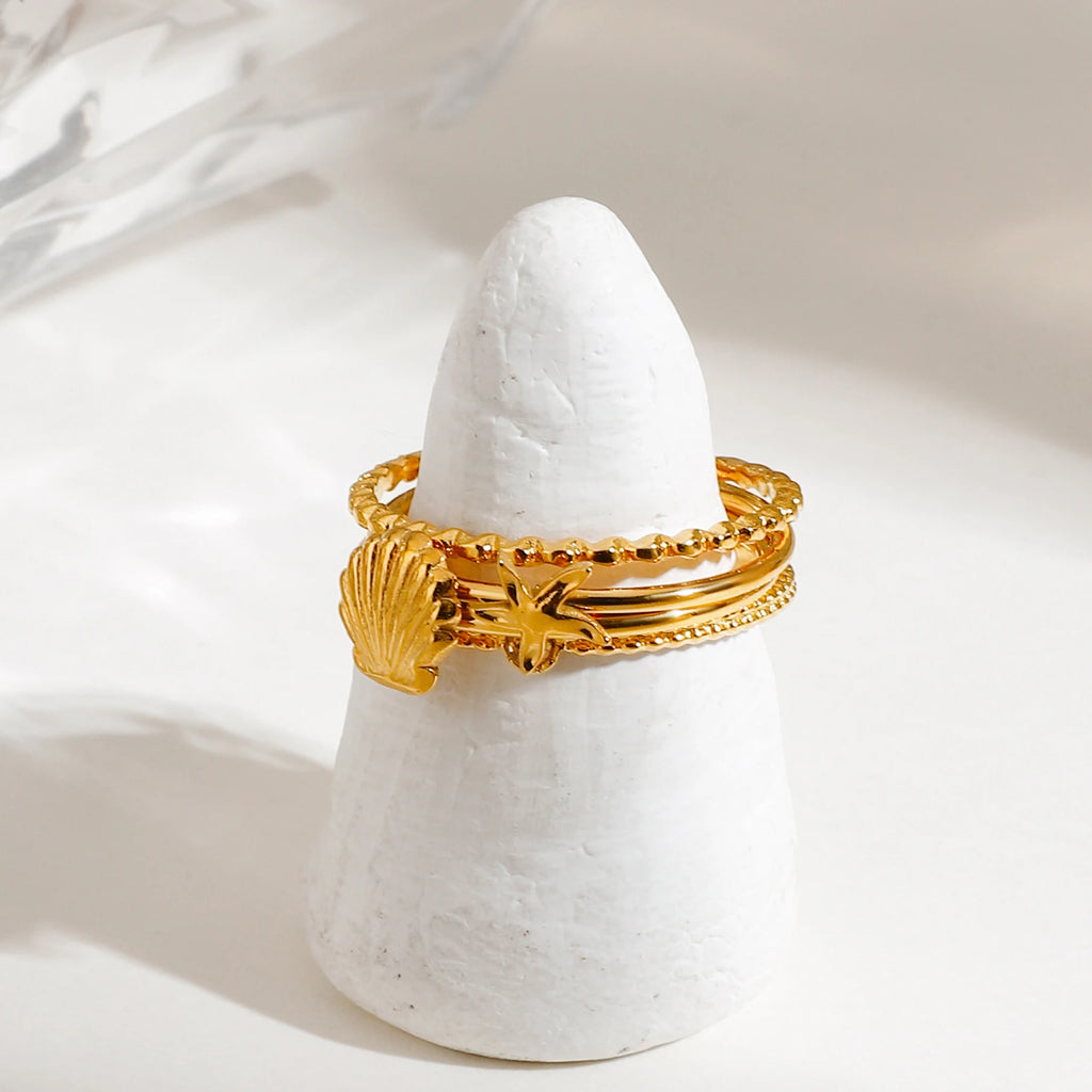 Juego de 3 anillos apilables elegantes para mujer de acero inoxidable chapados en oro de 18K con concha acanalada inspirada en el océano, estrella de mar y redondo