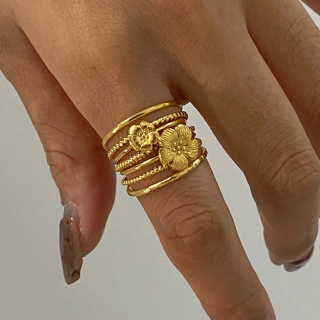 Juego de 3 anillos apilables sofisticados para mujer, chapados en oro de 18K, de acero inoxidable, con flor acanalada y cinco capas acanaladas huecas