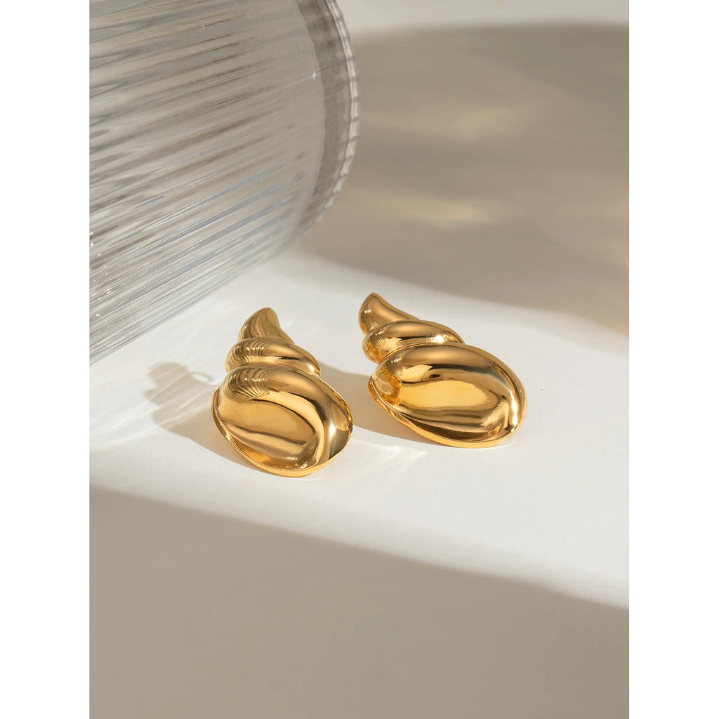 トレンディな18kゴールドメッキステンレススチールステレオ光沢コンクシェルピアス女性用防水ファッション高級ゴールデンジュエリーギフト