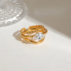 Set di 2 anelli impilabili sofisticati da donna in acciaio inossidabile placcato oro 18K con strass e torsione cava a doppio strato