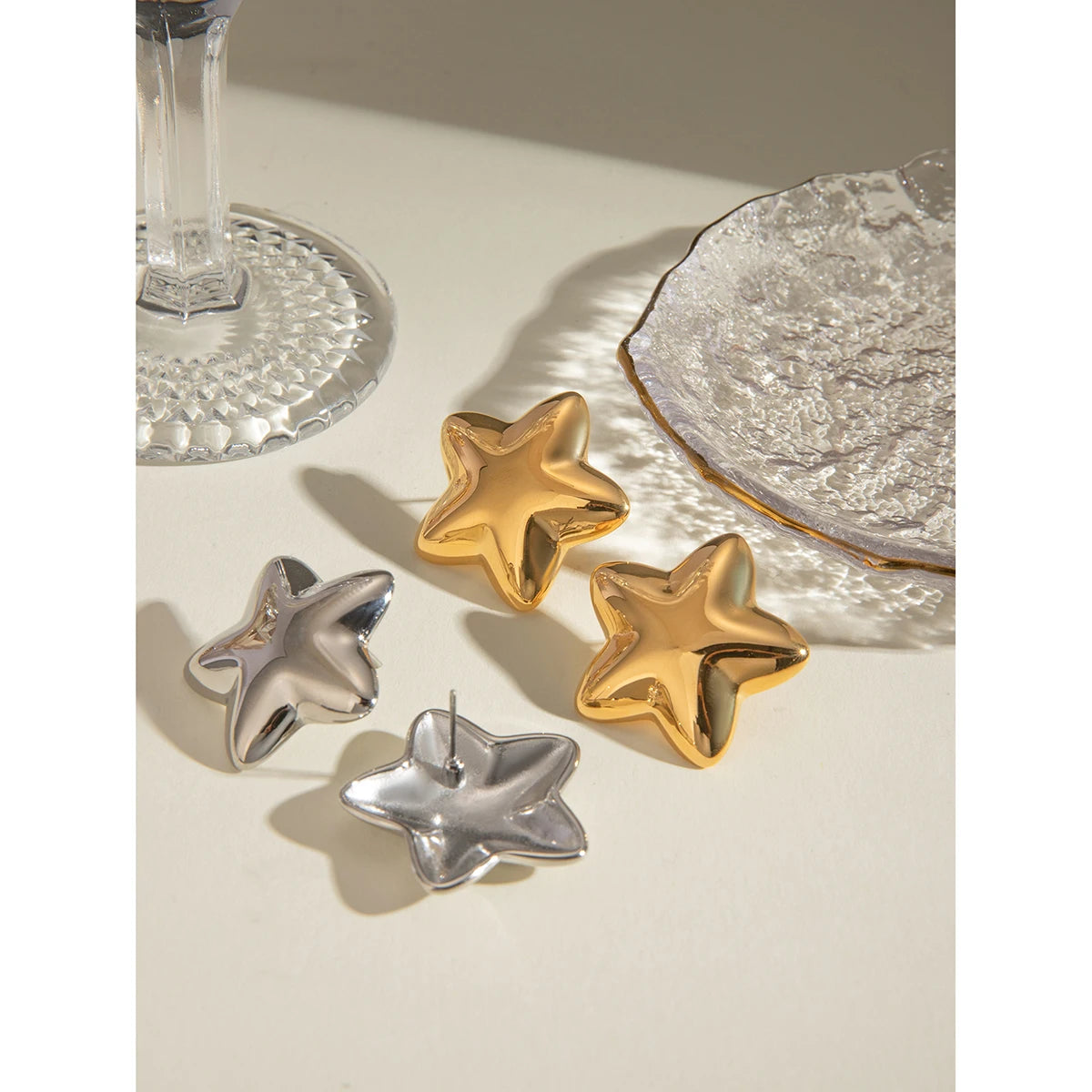 Minimalistische goldfarbene, leichte, gemütliche Y2K-Stil mollige fünfzackige Stern-Ohrringe für Damen, Charme, 18K PVD-beschichteter Statement-Schmuck