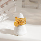 Juego de 3 anillos apilables sofisticados para mujer, chapados en oro de 18K, de acero inoxidable, con flor acanalada y cinco capas acanaladas huecas