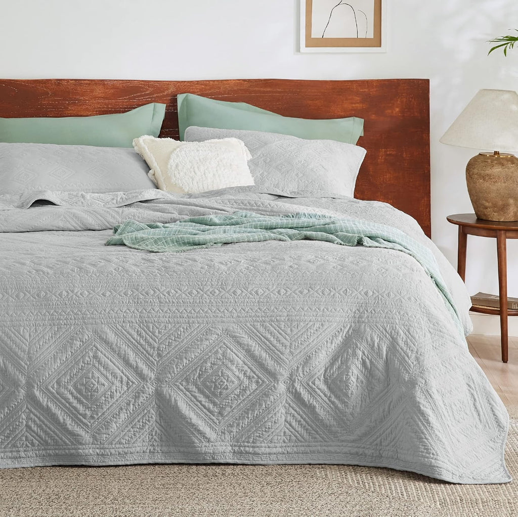 Bedsure Boho Quilt Queen Size Dark Green, Modern Geometric Stitched Pattern, Ultra Soft and Lightweight Bedding Set, 3 Pieces, 1 Quilt and 2 Pillow Shams - Grand Goldman