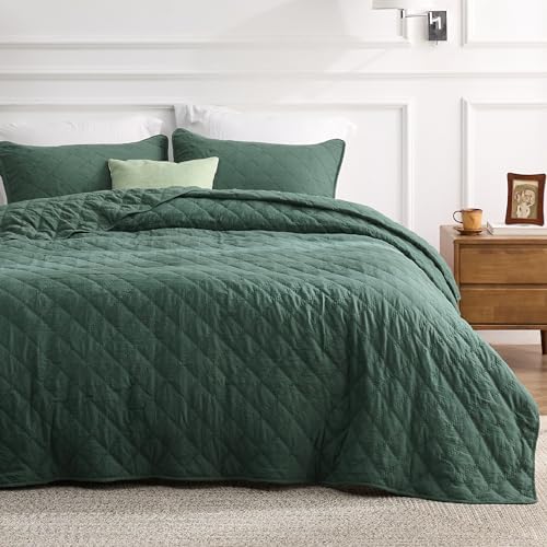 Bedsure Boho Quilt Queen Size Dark Green, Modern Geometric Stitched Pattern, Ultra Soft and Lightweight Bedding Set, 3 Pieces, 1 Quilt and 2 Pillow Shams - Grand Goldman