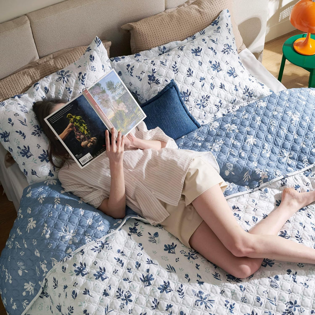 Bedsure Floral Quilt Set Queen - Reversible Blue & White Quilt Bedding Set, Daisy Design Bedspread, 3 Pieces Microfiber Lightweight Coverlet with 2 Pillow Shams for All Seasons (90"x96") - Grand Goldman