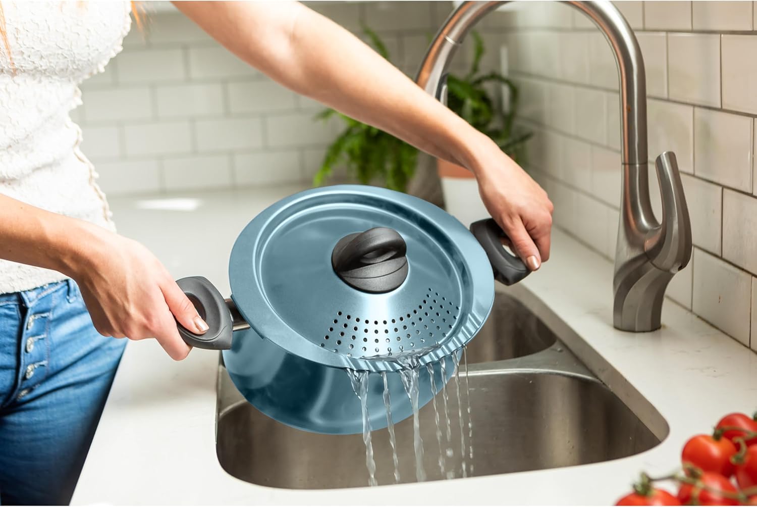 Bialetti Taste of Italy Nonstick Pasta Pot with Strainer Lid, 5.5-Quart, Teal - Grand Goldman