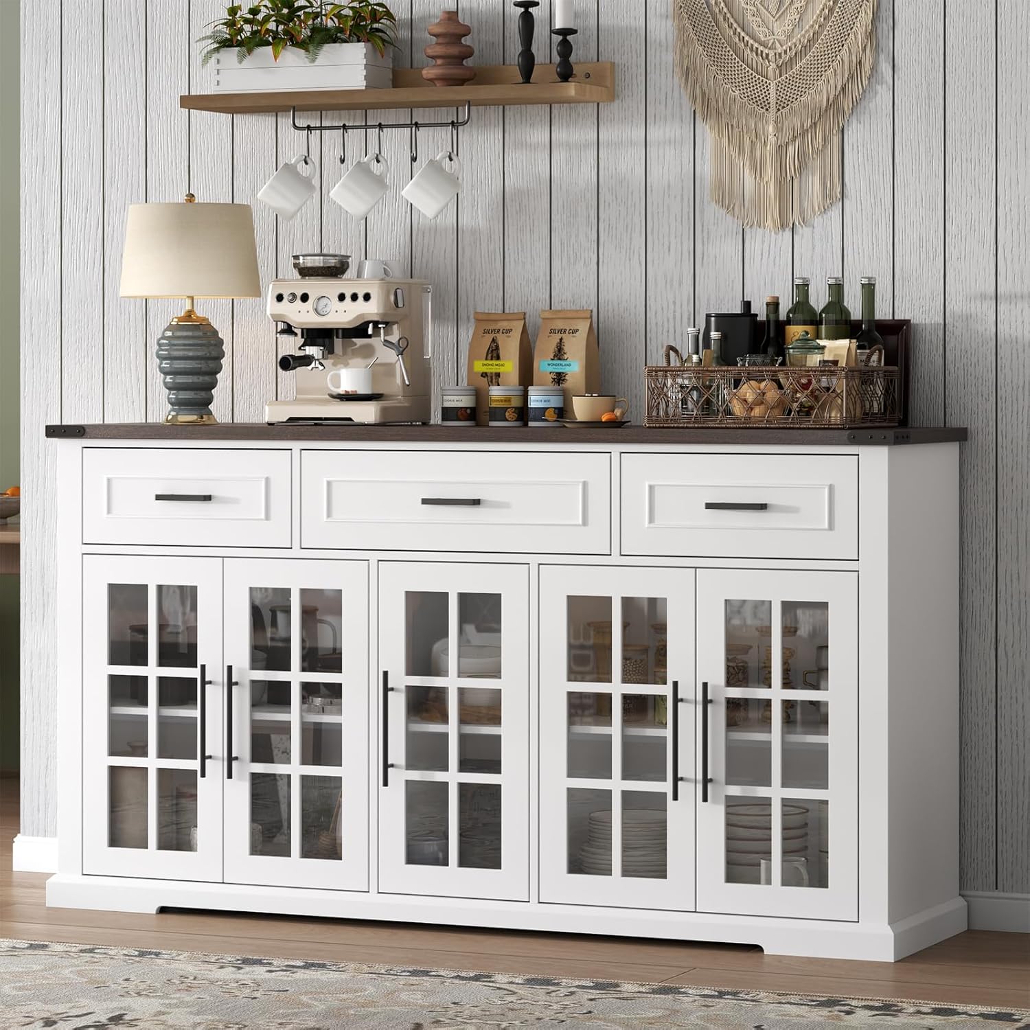 3-deurs dressoir met 3 laden in een industrieel design dat niet bij