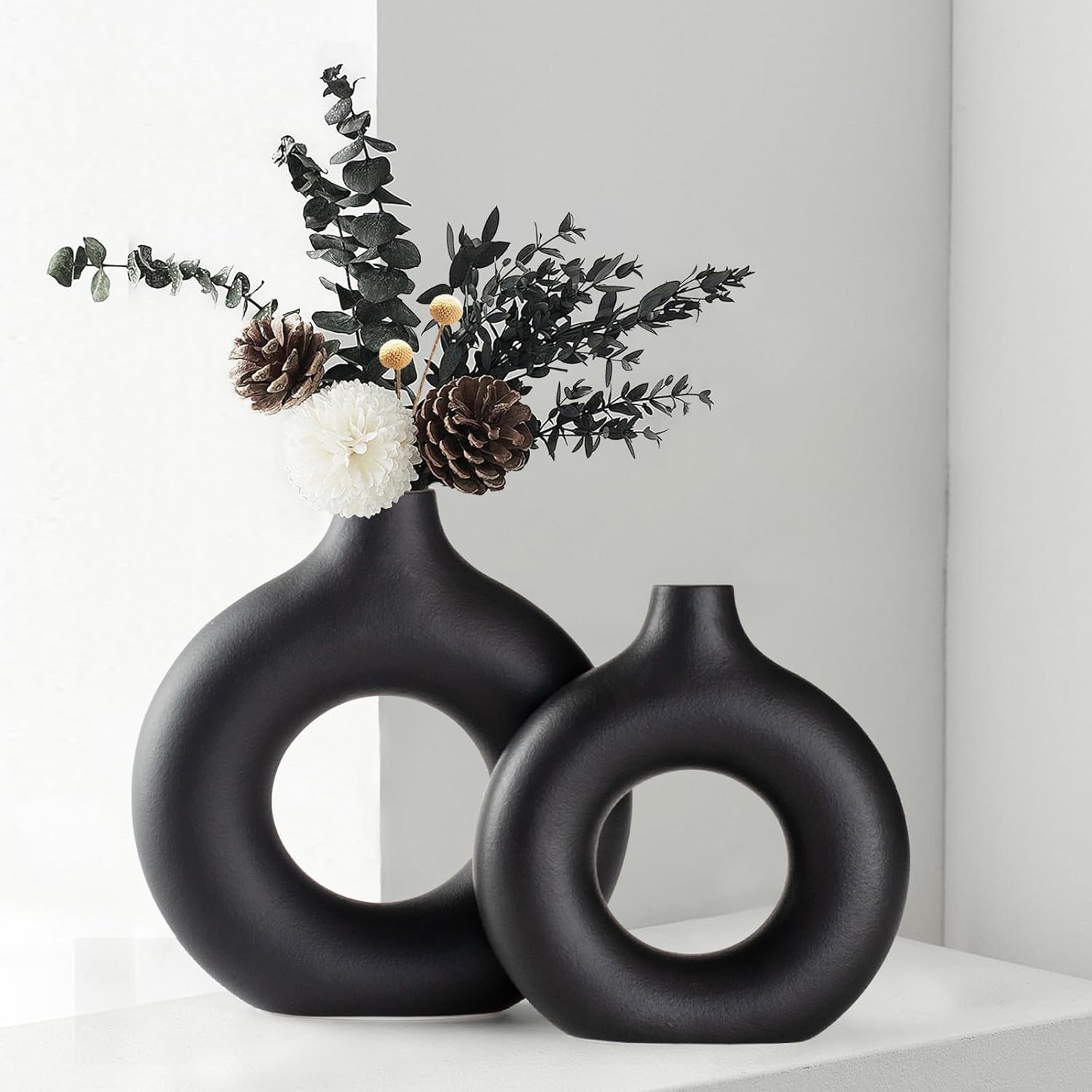 CEMABT Black Donut Vase Hollow Ceramic Vase for Flowers Handmade Minimalist Boho ins Style Modern Home Decor for Wedding Dinner Table Party Living Room Office Bedroom（M - Grand Goldman