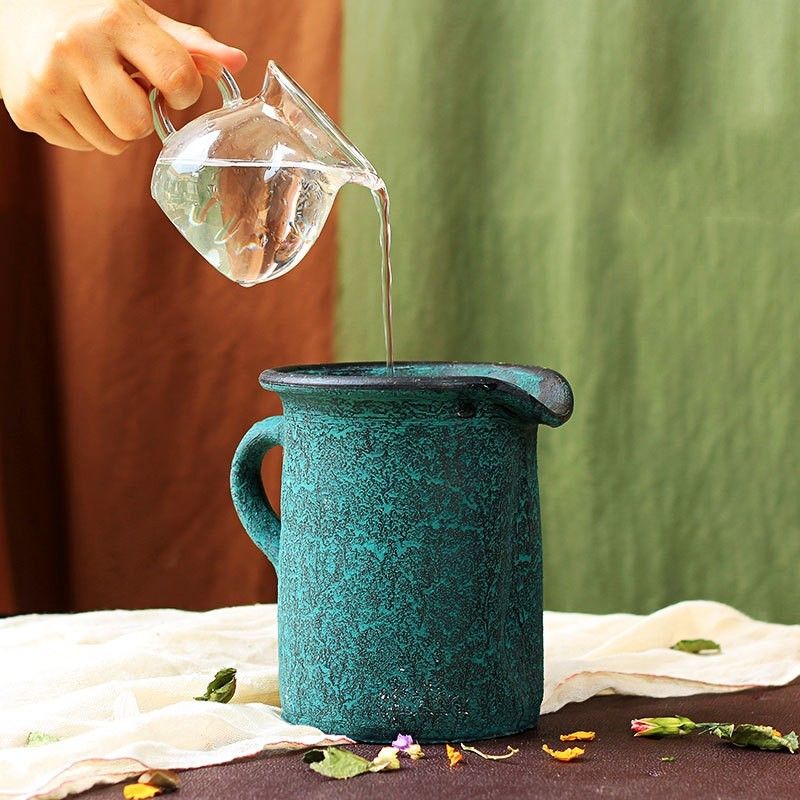 Ceramic Old Vases In The Living Room With Dried Flowers - Grand Goldman