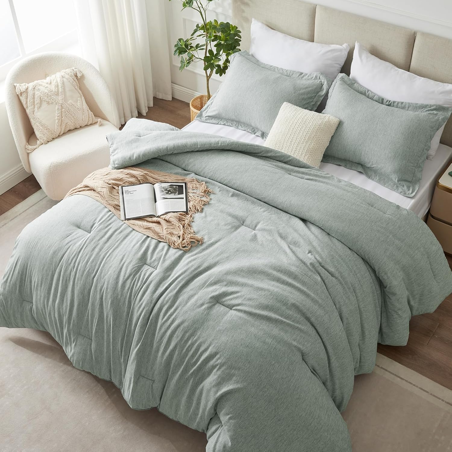 CozyLux Queen Comforter Set - 3 Pieces Light Grey Soft Luxury Cationic Dyeing Queen Comforter for All Season, Light Gray Breathable Lightweight Fluffy Bedding Sets with 1 Comforter and 2 Pillow Shams - Grand Goldman