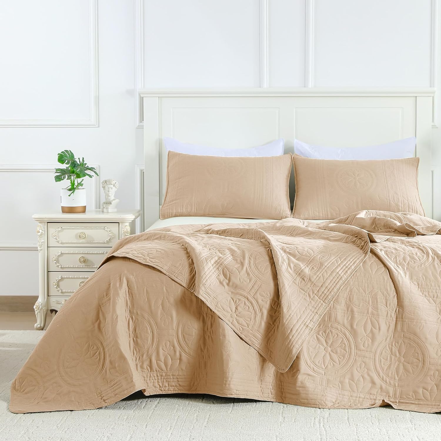 FLYMME Beige King Quilt Bedspreads, 3 Pieces Lightweight Bedding Sets with Pillow Shams, Microfiber Quilted Comforter Coverlet for All Season (1 Quilt, 2 Shams) - Grand Goldman