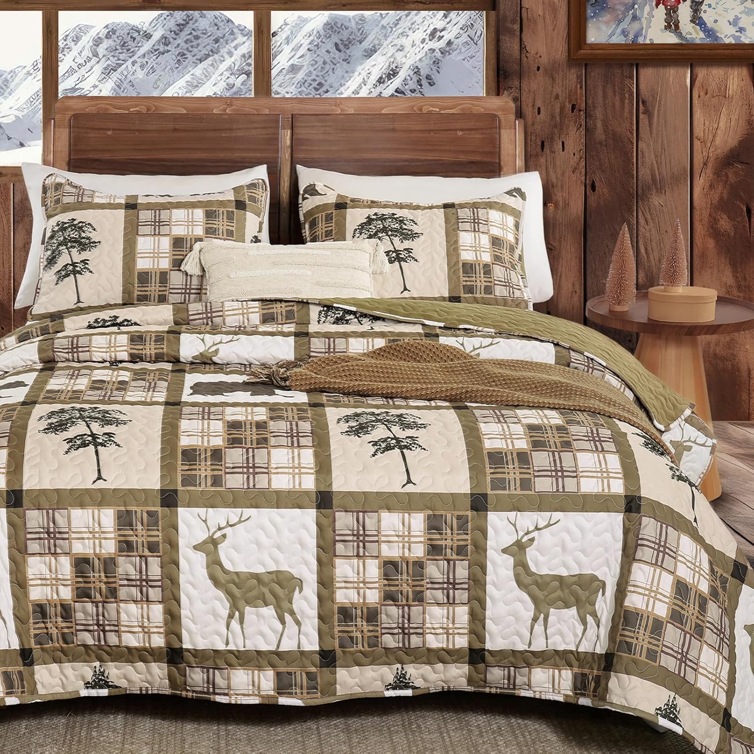 FROZZUR Quilts Queen Size Christmas Patchwork Quilt with Santa Claus Red Stocking Bedspreads Queen Size Snowman Reindeer Soft Coverlet 2 Pillow Cases - Grand Goldman