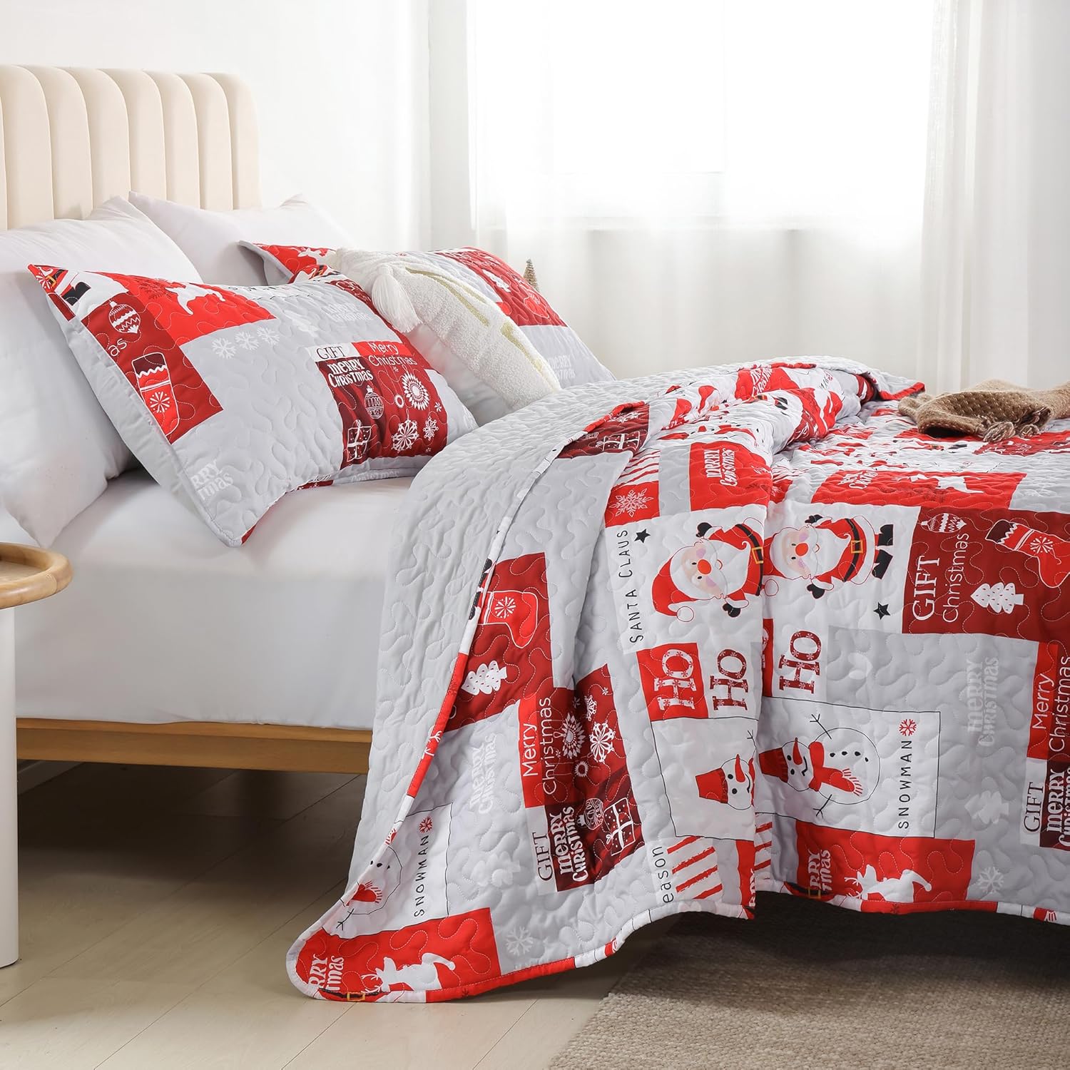 FROZZUR Quilts Queen Size Christmas Patchwork Quilt with Santa Claus Red Stocking Bedspreads Queen Size Snowman Reindeer Soft Coverlet 2 Pillow Cases - Grand Goldman