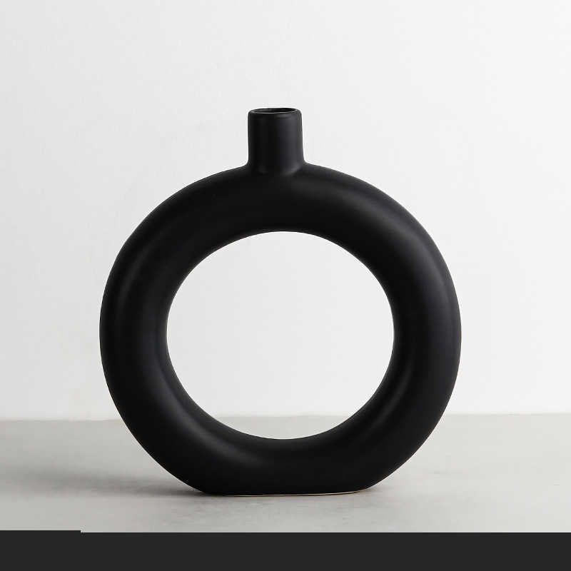 Geometric Shaped Ceramic Vase Ornament - Grand Goldman