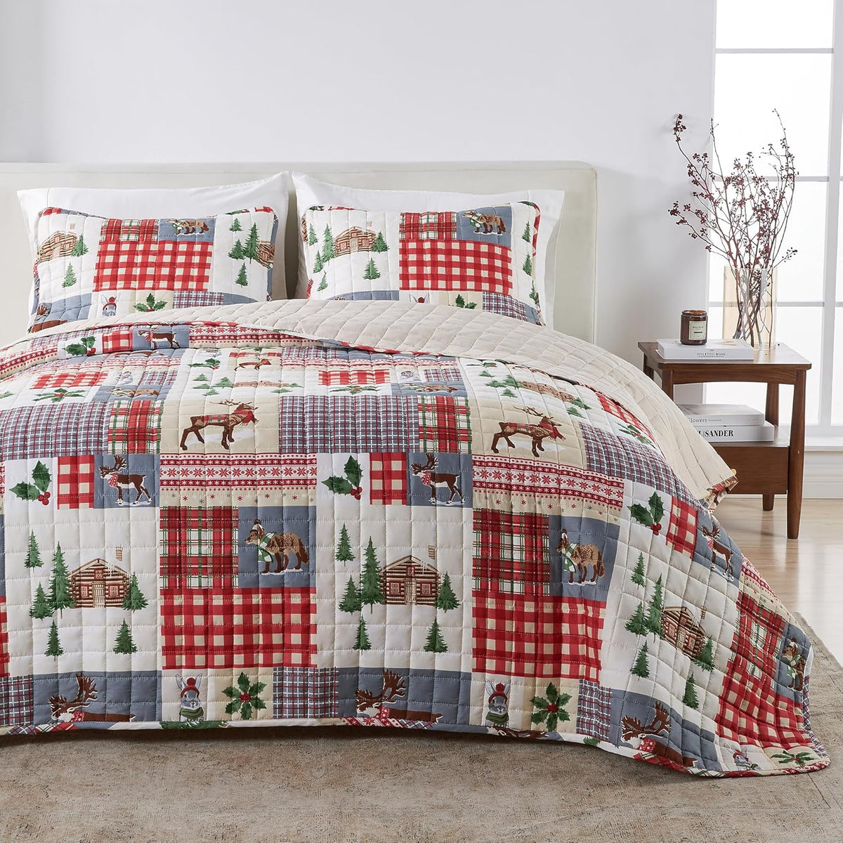Great Bay Home 2-Piece Christmas Quilt Set with Shams. Reversible Bedspread Coverlet with Holiday Pattern. Holly Collection (Twin/Twin XL) - Grand Goldman