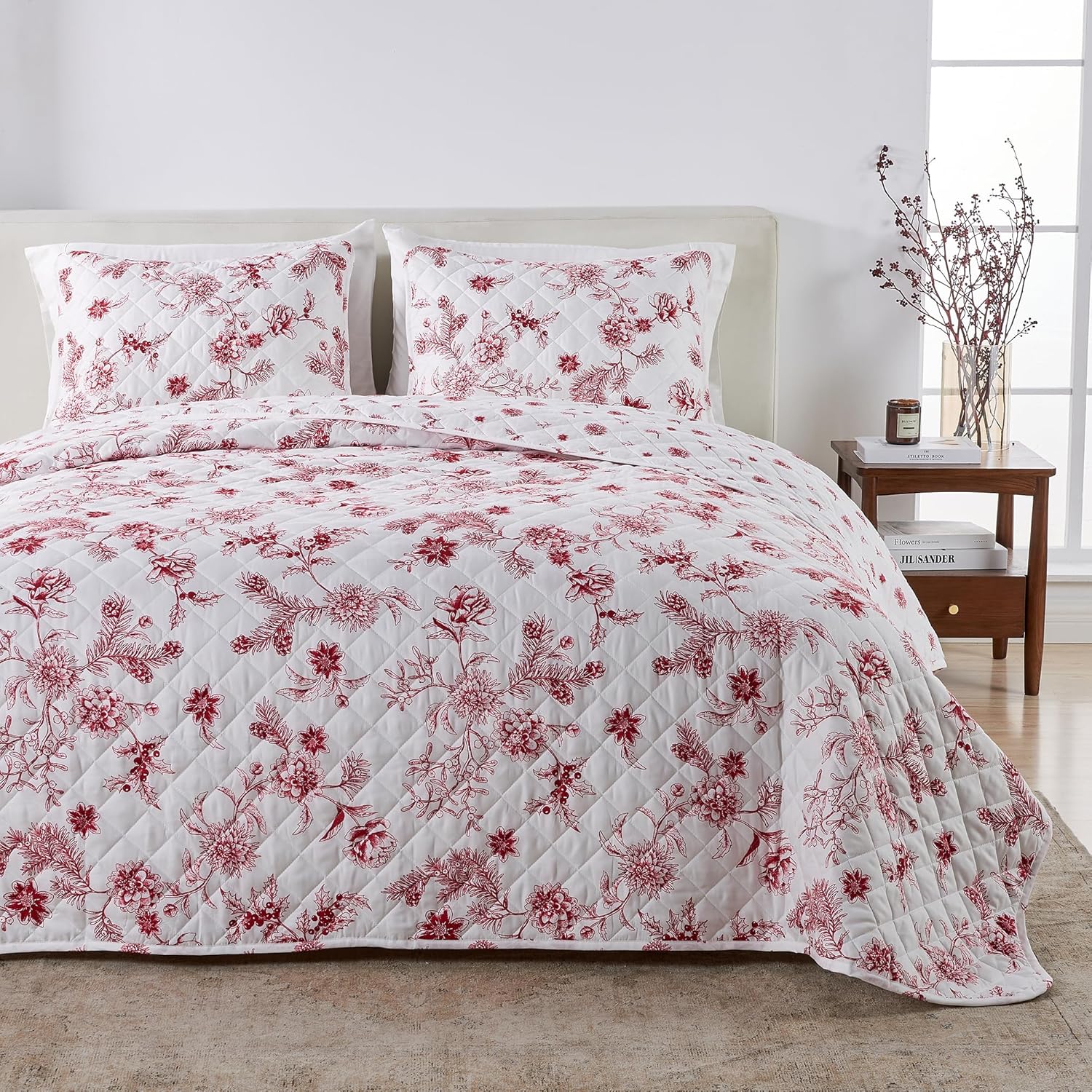 Great Bay Home 2-Piece Christmas Quilt Set with Shams. Reversible Bedspread Coverlet with Holiday Pattern. Holly Collection (Twin/Twin XL) - Grand Goldman