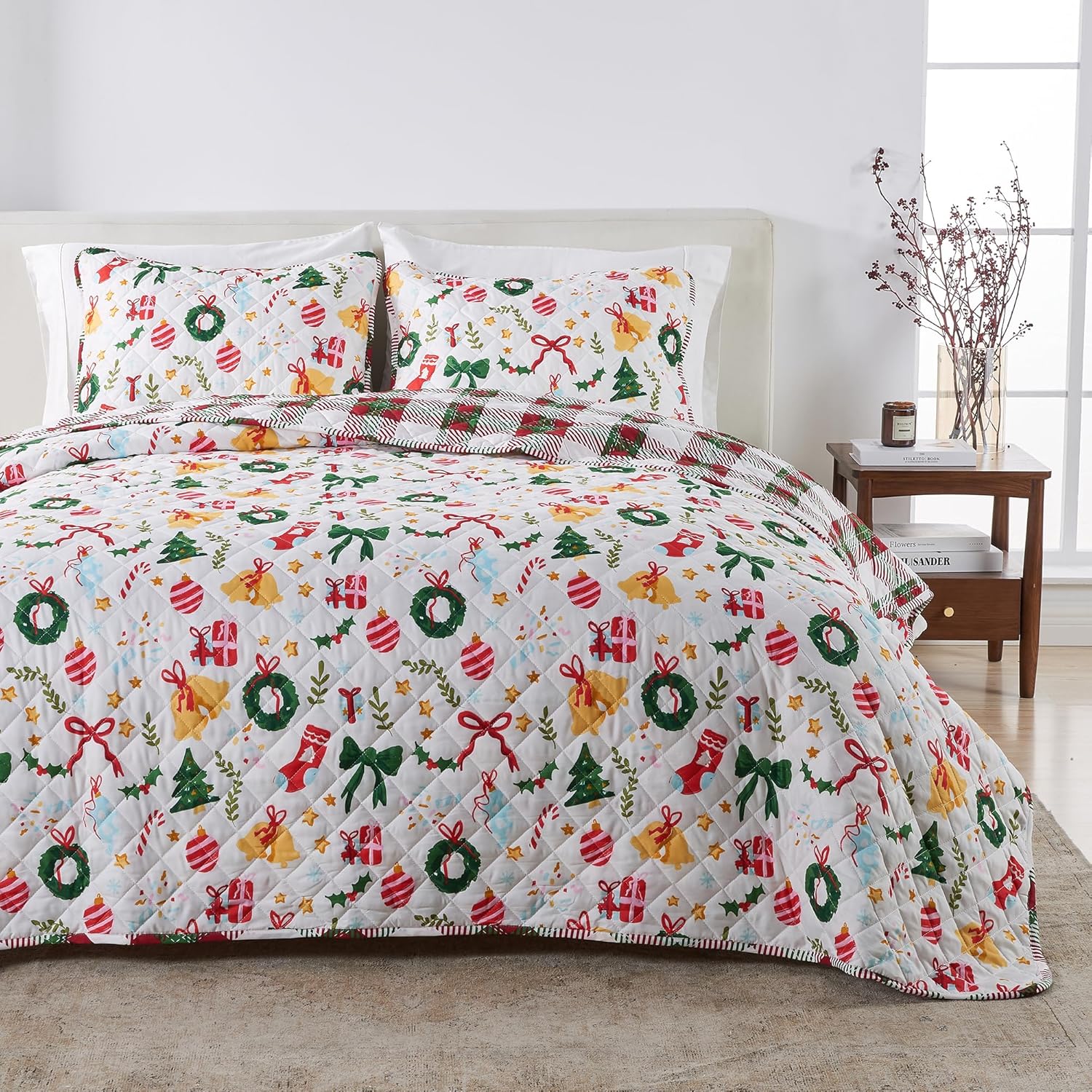 Great Bay Home 2-Piece Christmas Quilt Set with Shams. Reversible Bedspread Coverlet with Holiday Pattern. Holly Collection (Twin/Twin XL) - Grand Goldman