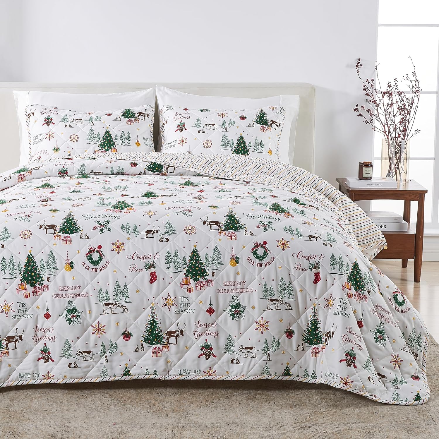 Great Bay Home 2-Piece Christmas Quilt Set with Shams. Reversible Bedspread Coverlet with Holiday Pattern. Holly Collection (Twin/Twin XL) - Grand Goldman