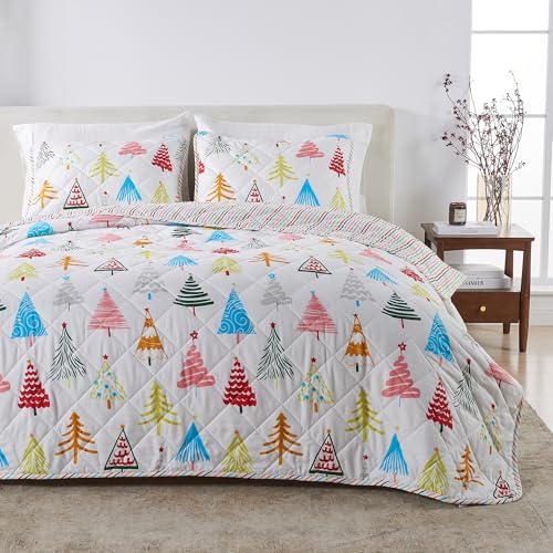 Great Bay Home 2-Piece Christmas Quilt Set with Shams. Reversible Bedspread Coverlet with Holiday Pattern. Holly Collection (Twin/Twin XL) - Grand Goldman