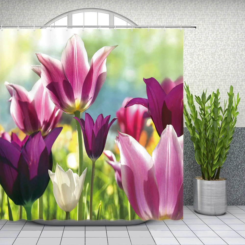 ست پرده دوش پروانه گل بهاری رنگارنگ با طرح گل‌های گیاهی، لاله، رز، بابونه برای دکور حمام، پارچه پلی‌استر