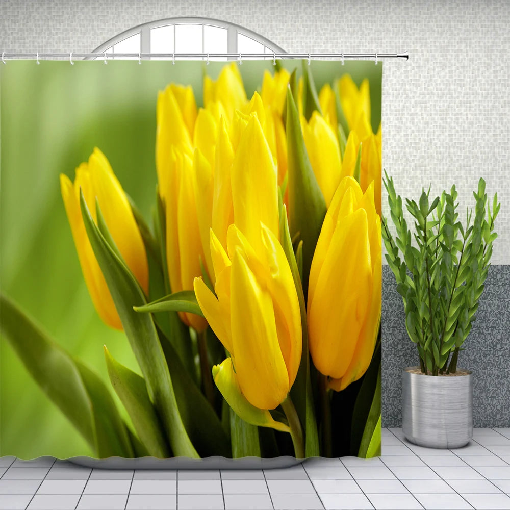 ست پرده دوش پروانه گل بهاری رنگارنگ با طرح گل‌های گیاهی، لاله، رز، بابونه برای دکور حمام، پارچه پلی‌استر
