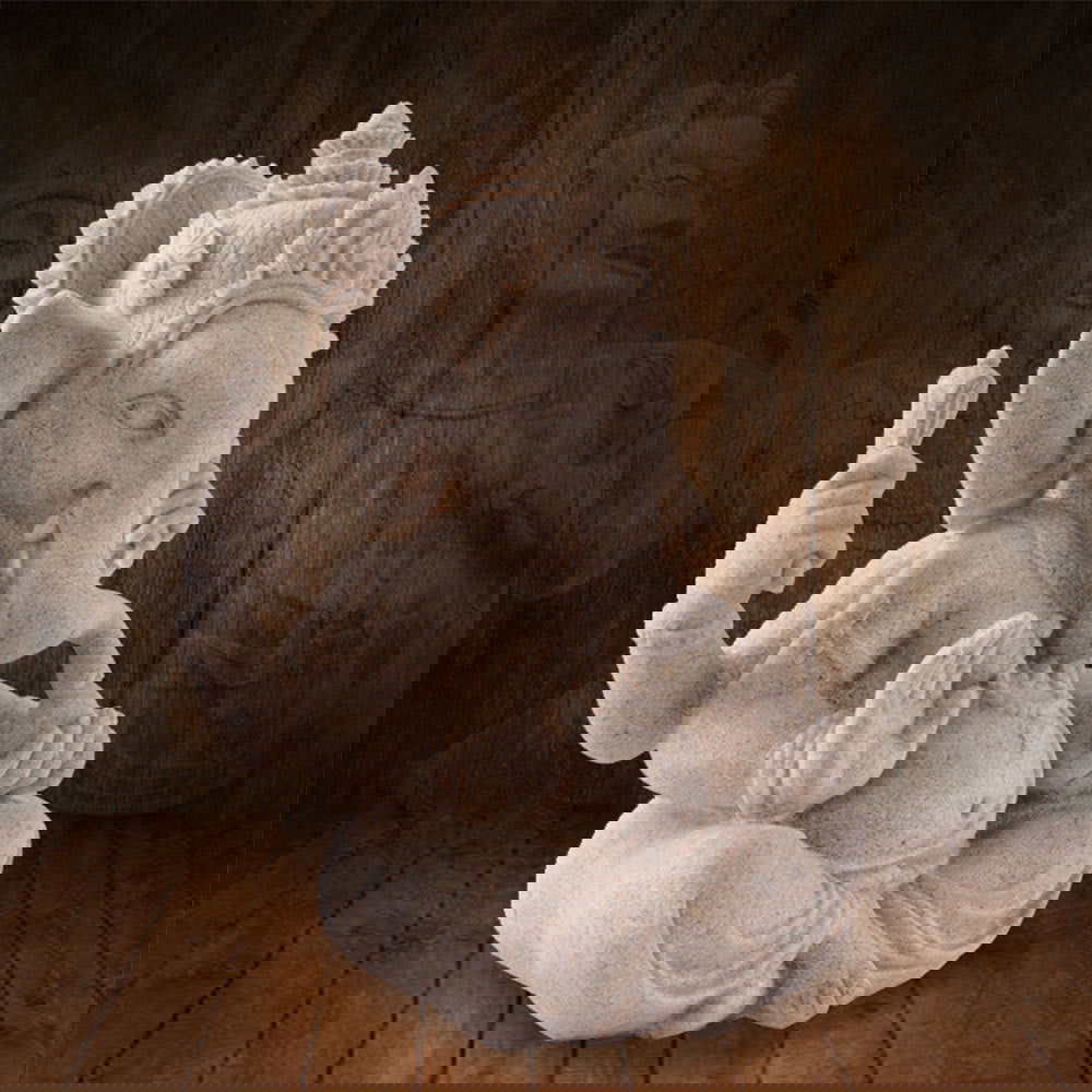 Hindu rock statue - Grand Goldman