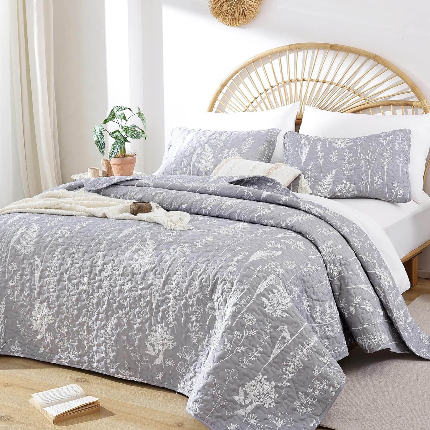 JANZAA Quilts Queen Size Sage Green Quilt Botanical with Floral Pattern Microfiber Bedspreads Queen Size 3 Pieces Lightweight Comforter Reversible Bedding Set with 2 Pillow Cases - Grand Goldman