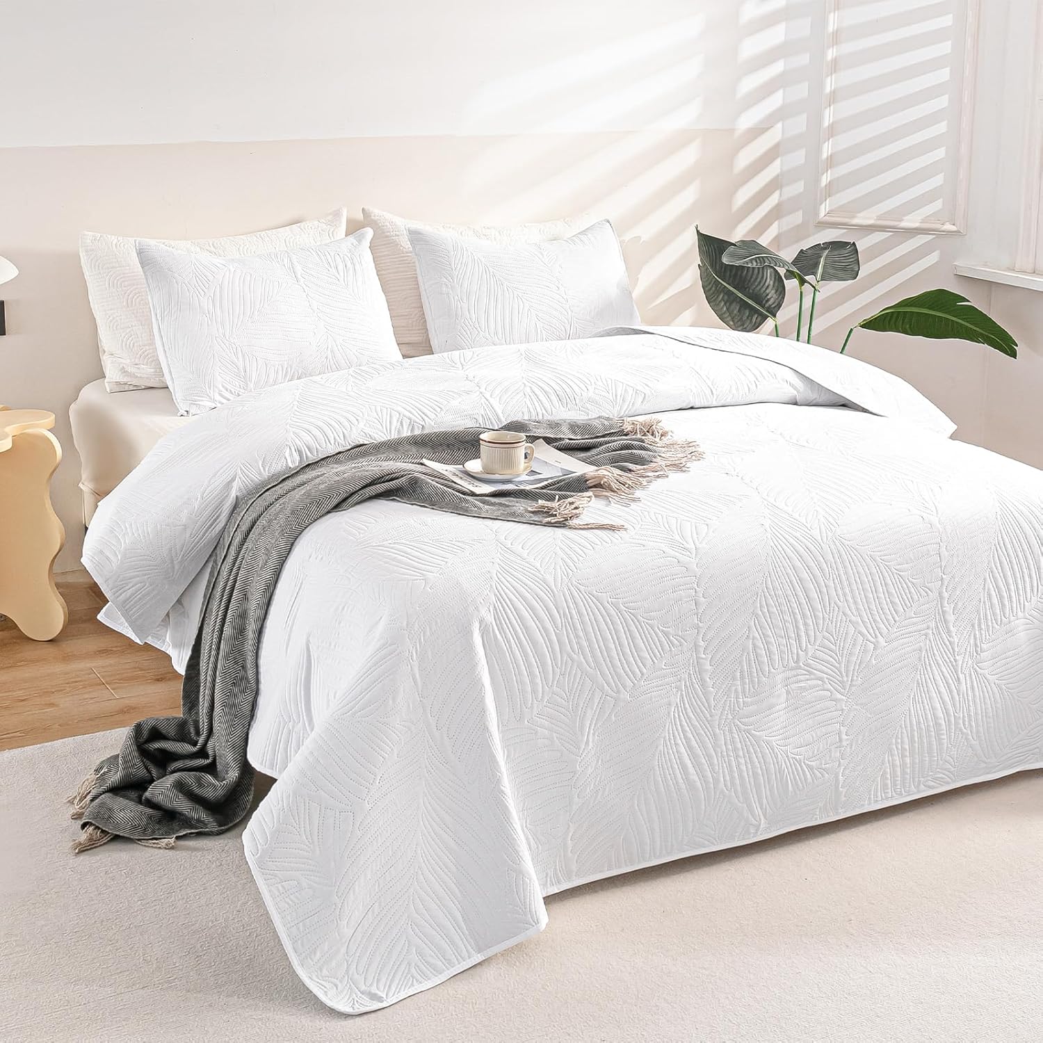 OARAGE Queen Quilt Bedding Set Soft Lightweight Beige Bedspread with Leaf Pattern,Ultrasonic Microfiber Bed Coverlet Full Size for All Season (1 Quilt, 2 Shams) - Grand Goldman