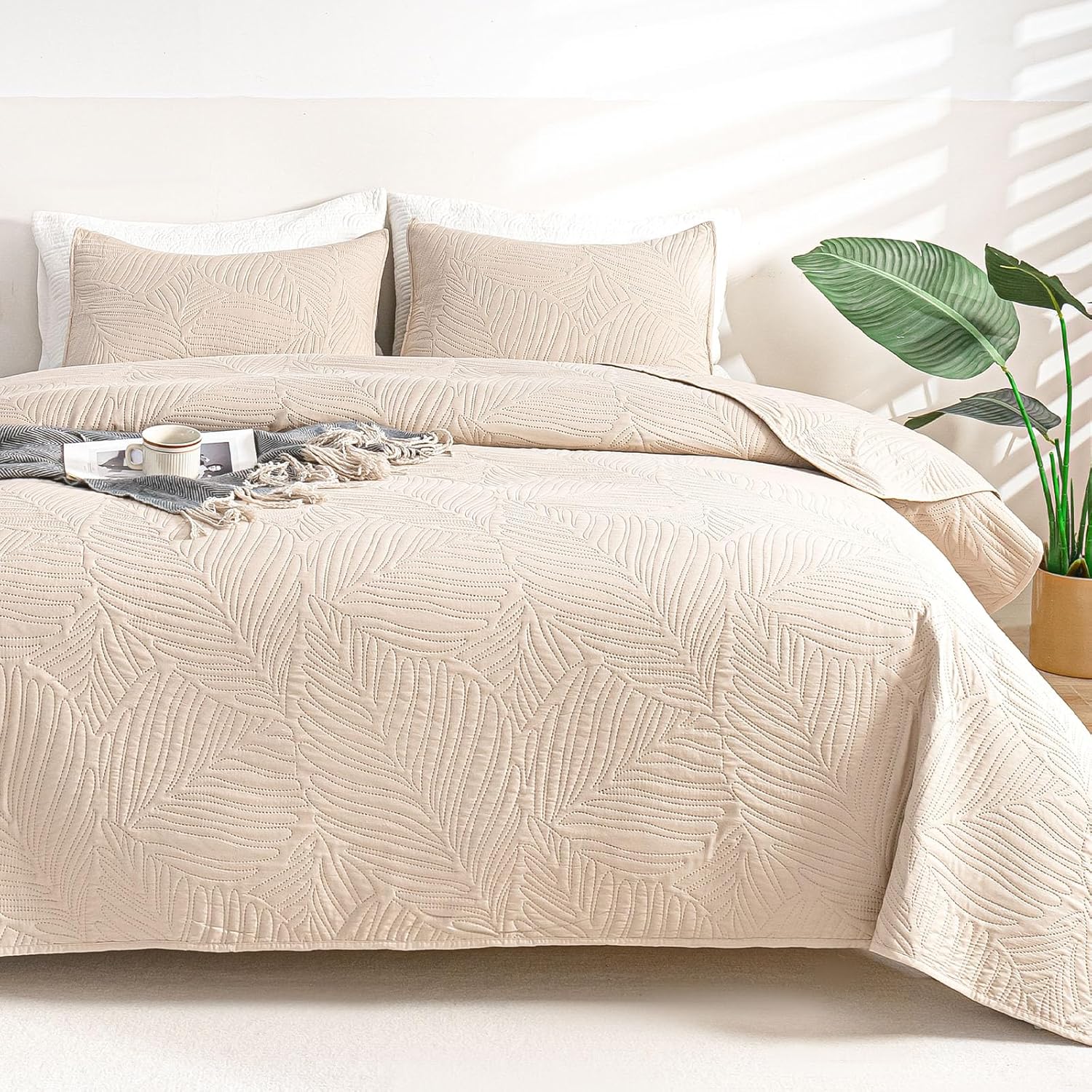 OARAGE Queen Quilt Bedding Set Soft Lightweight Beige Bedspread with Leaf Pattern,Ultrasonic Microfiber Bed Coverlet Full Size for All Season (1 Quilt, 2 Shams) - Grand Goldman