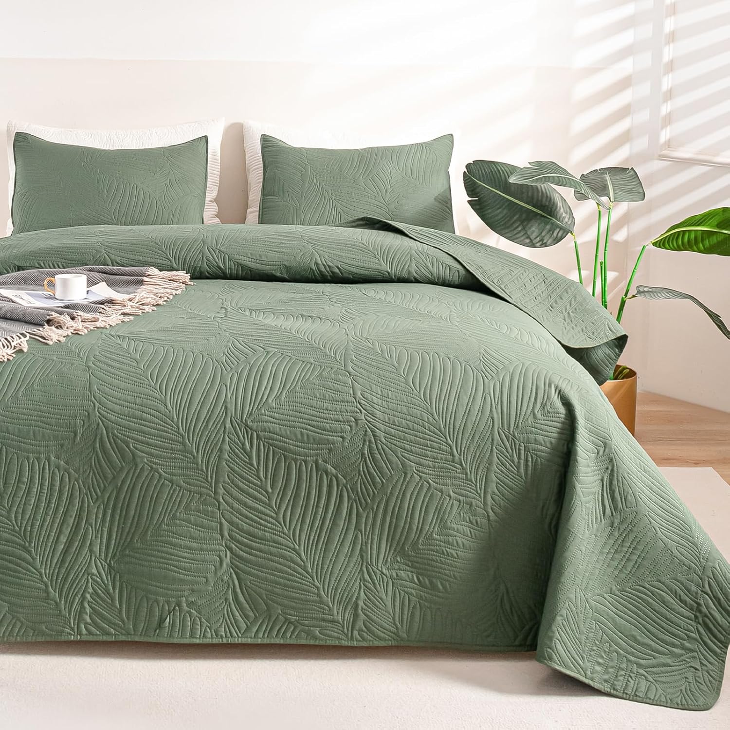 OARAGE Queen Quilt Bedding Set Soft Lightweight Beige Bedspread with Leaf Pattern,Ultrasonic Microfiber Bed Coverlet Full Size for All Season (1 Quilt, 2 Shams) - Grand Goldman