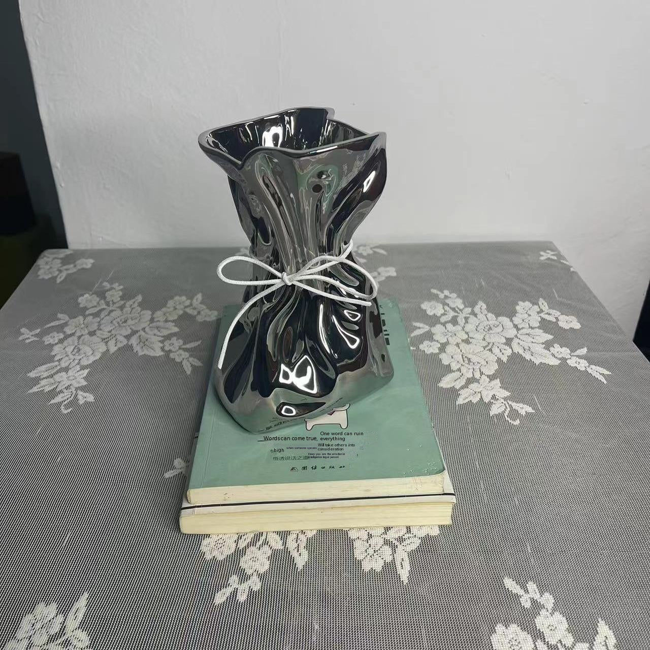 Original Nordic Ceramic "Package" Vase - Decoration for Living Room Office Kitchen Home and Bedroom - Grand Goldman