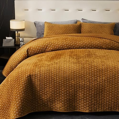 Powdion Velvet Quilt King Size, Oversized Bedspread Quilted Bedding Set, Luxurious Soft Coverlet Set Lightweight Velvet Comforter for All Season with 2 Pillow Shams, Army Green Striped Quilt Set - Grand Goldman