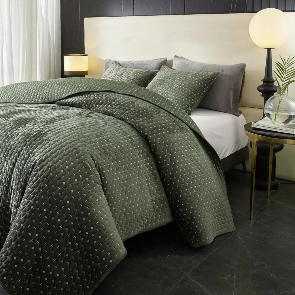 Powdion Velvet Quilt King Size, Oversized Bedspread Quilted Bedding Set, Luxurious Soft Coverlet Set Lightweight Velvet Comforter for All Season with 2 Pillow Shams, Army Green Striped Quilt Set - Grand Goldman
