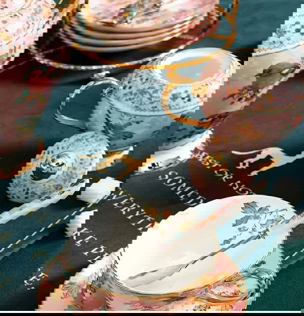 ROYAL BIRDS Elegant European Bone China Coffee Cup Set with Hand-Painted Bird Motifs Light Pink and Gold Ideal for Afternoon Tea High-End Birthday Gift Office Home Use Includes Saucers and Golden Spoons in Premium Gift Box - Grand Goldman