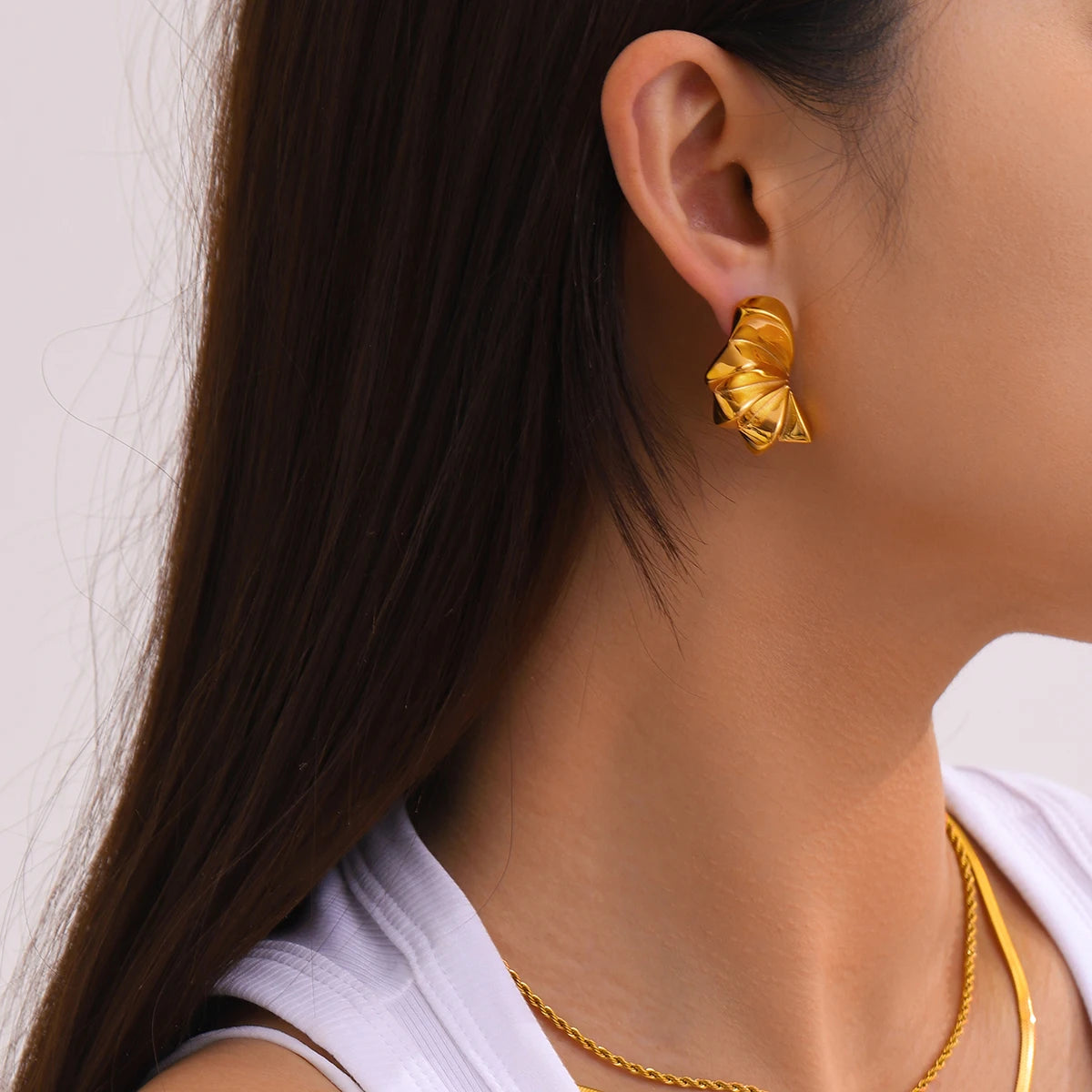 Geometrische wasserdichte 18k vergoldete Edelstahl-Ohrringe mit Fledermausflügel-Anhänger, modischer Statement-Schmuck, antiallergisch