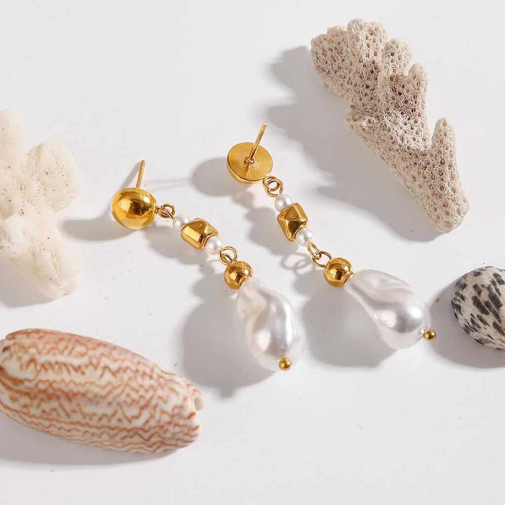 Geometrische 18k vergoldete Edelstahl-Ohrringe mit eleganten Imitationsperlen für Frauen, allergiepräventiver Schmuck, Gala-Geschenk