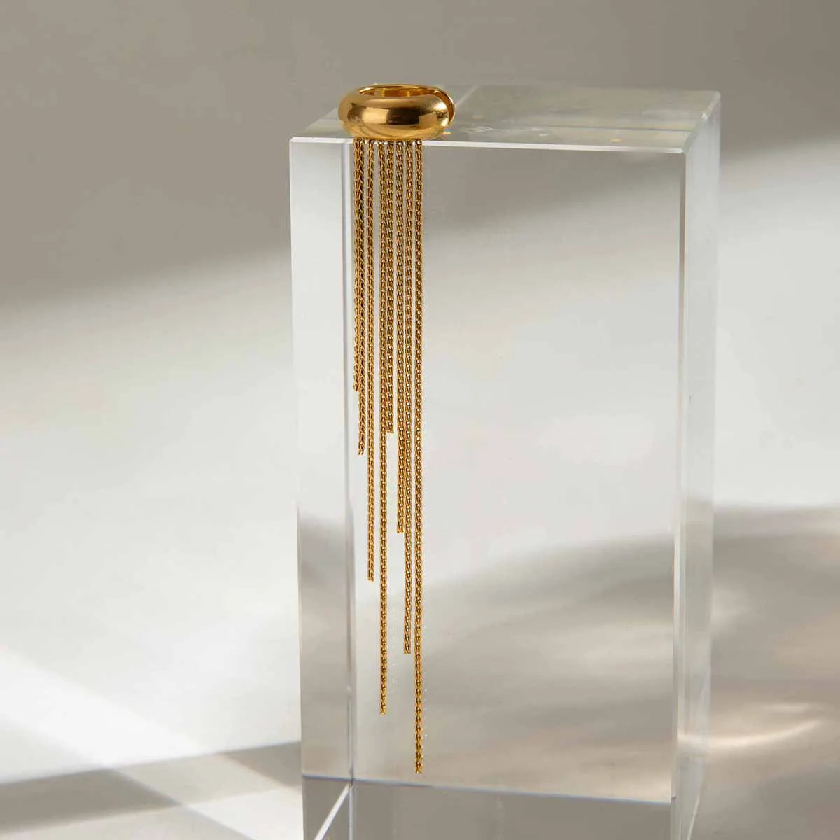 Creative One Tassel Ear Clip Ørering 18K PVD belagt Kvinder Anti Allergisk Metal Charm Daglig Smykker Tilbehør Gala Gave