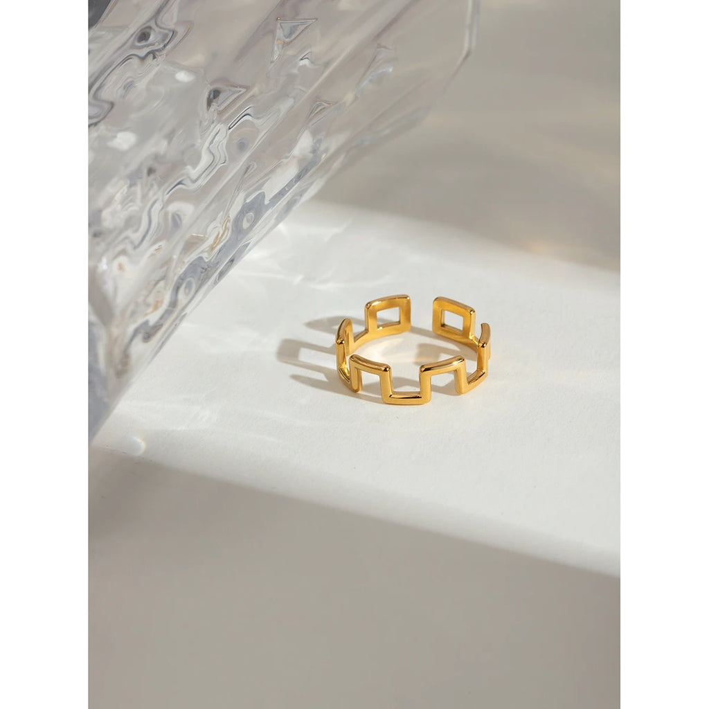 18K PVD minimalistischer rostfreier Edelstahl quadratischer Citadel-Open-End-Ring für Damen stilvoller täglicher antiallergischer Schmuck