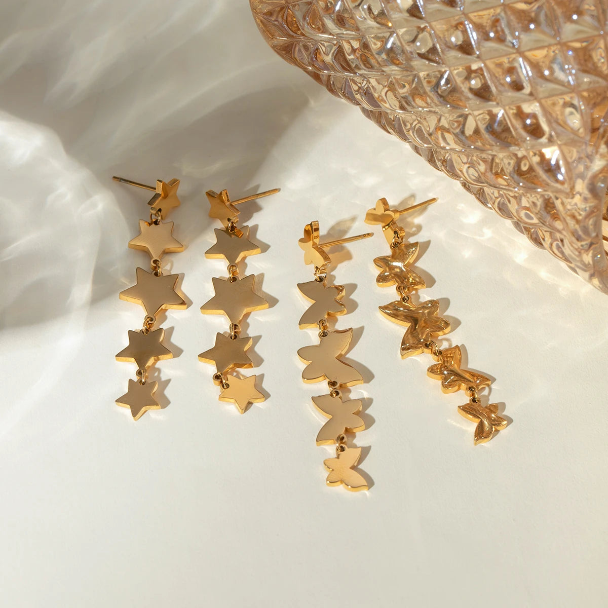 Anti-Allergisch 18K vergoldete schlichte ganze Schnur Ohrringe mit fünfzackigem Stern aus Edelstahl, zarte, freie Temperament-Schmuck