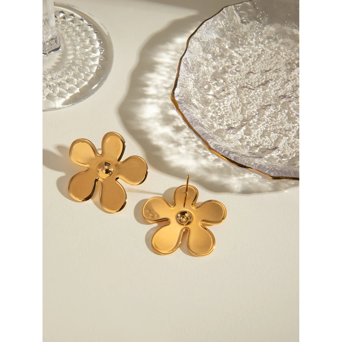 18K PVD-belagt rustfrit stål minimalistisk almindelige fembladede blomsterøreringe Højkvalitets stilfulde rustsikre attraktive smykker