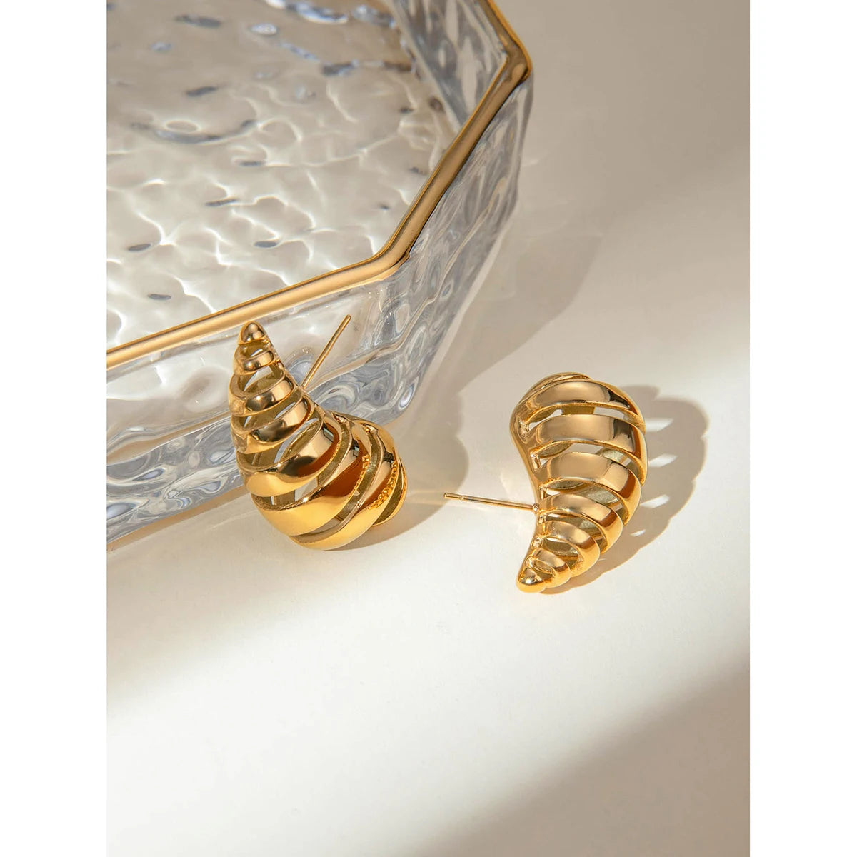 Brincos Pequenos Vazados em Forma de Gota de Água Delicados, Lisos, em Aço Inoxidável com Revestimento PVD 18K, Tendência, Charme, Joia à Prova d'Água para Mulheres Gal