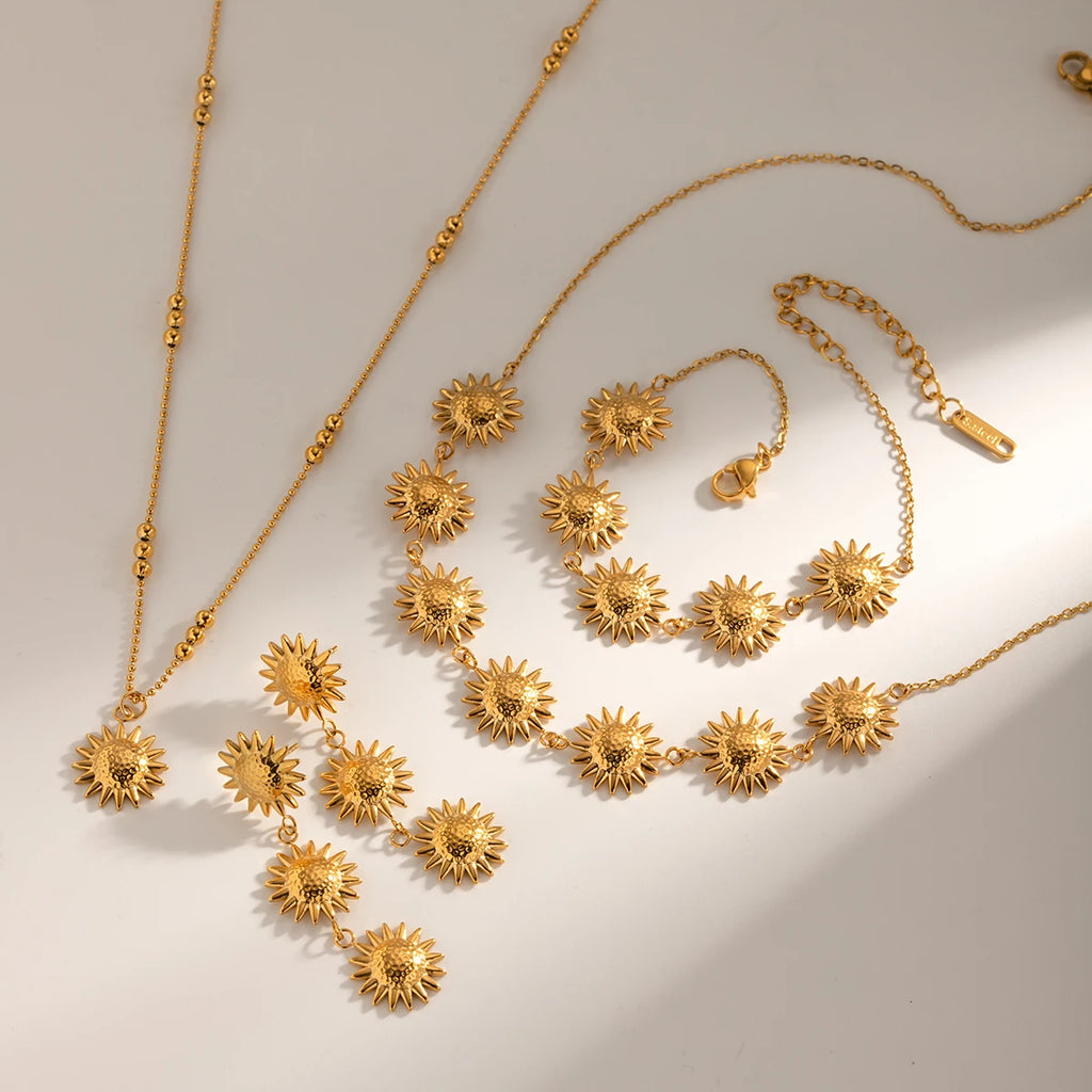 Bracciale/Collana/Orecchini a Bottone Minimalista alla Moda a Forma di Girasole Placcati in Oro 18K in Acciaio Inossidabile Set di Gioielli Resistenti all'Acqua