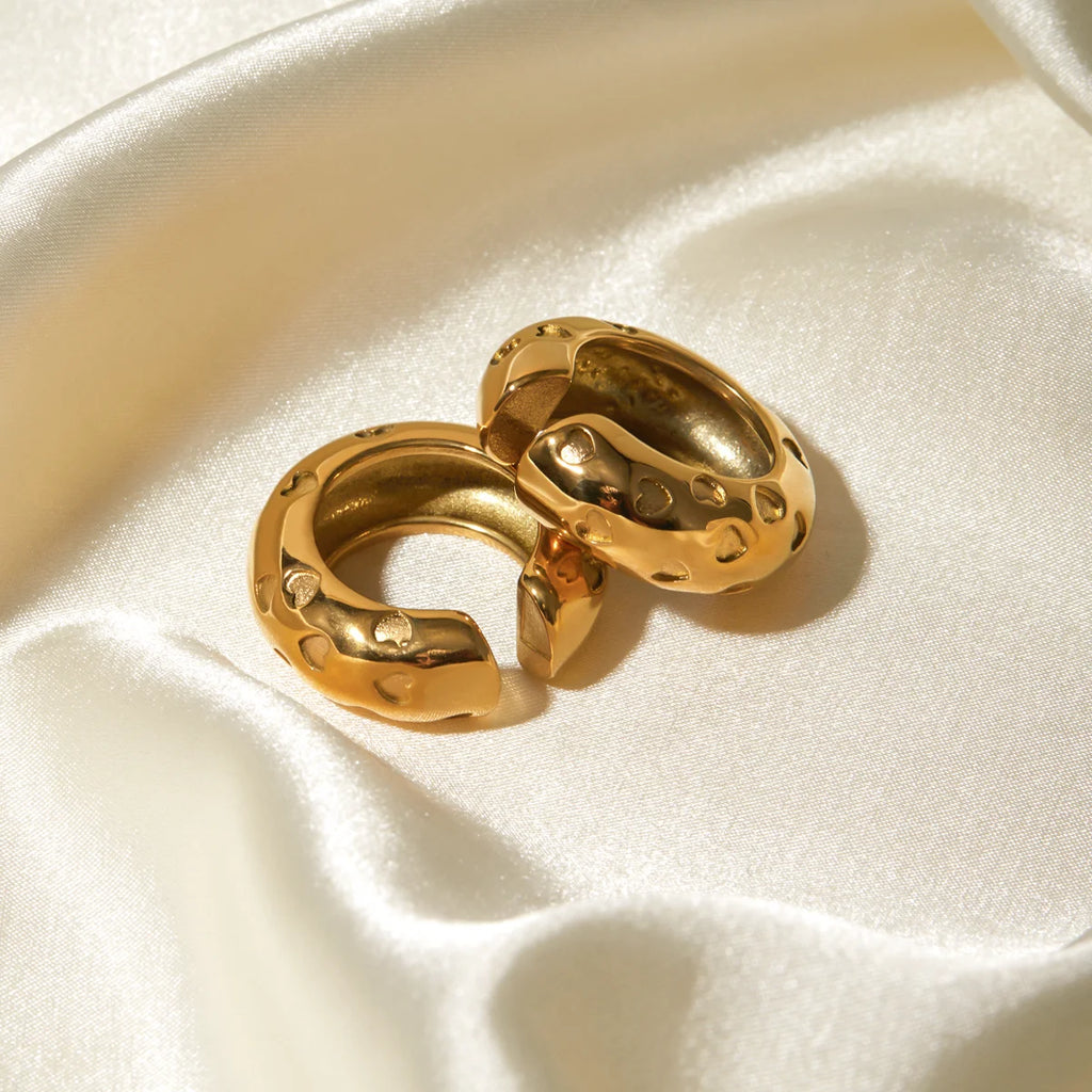 Creatieve roestvrijstalen liefdeshart hol C-vormige oorclip zonder aanslag 18K PVD goud vergulde metalen textuur mode sieraden