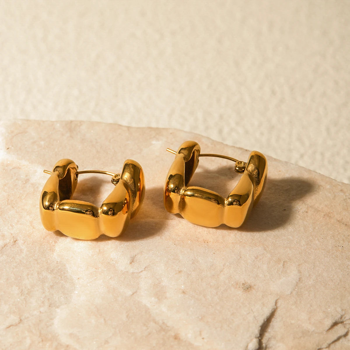 Stylish Unique Metal Textured Square Bean Hoop Earrings Steel 18k Gold Plated Women Anti Allergic Metal Distinctive Jewelry