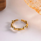 18K vergoldeter Edelstahl unregelmäßige Wasserwellen weiße Perlen Blattzweig Stapelringe Textur trendiger Schmuck Bijoux