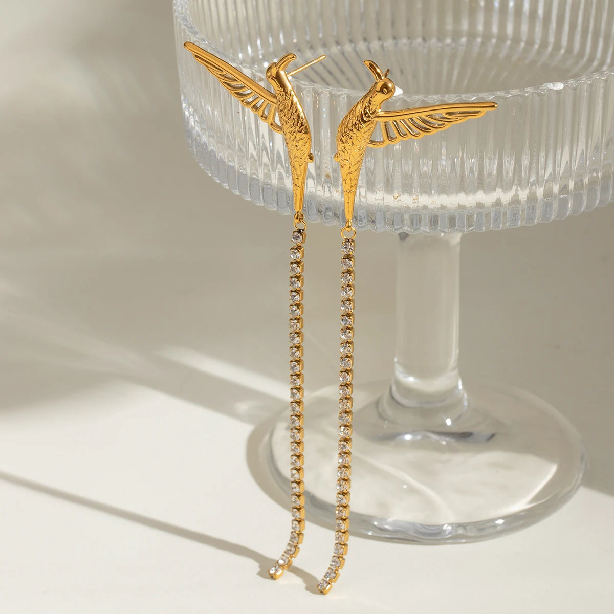 18K vergoldete Edelstahl-Friedens-Taubenflügel Ohrringe mit weißen Strass-Tasseln, Damenanhänger, wasserdichter Schmuck, Gala-Geschenk