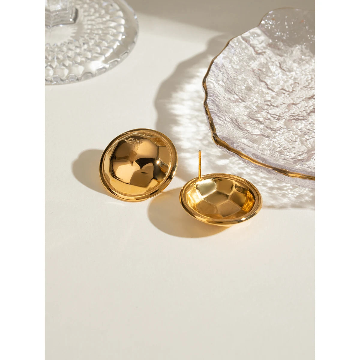 18K PVD minimalistisk rustfrit rustfrit stål runde konvekse øreringe med hammerslag Anti-allergiske kvinder vandtætte smykker