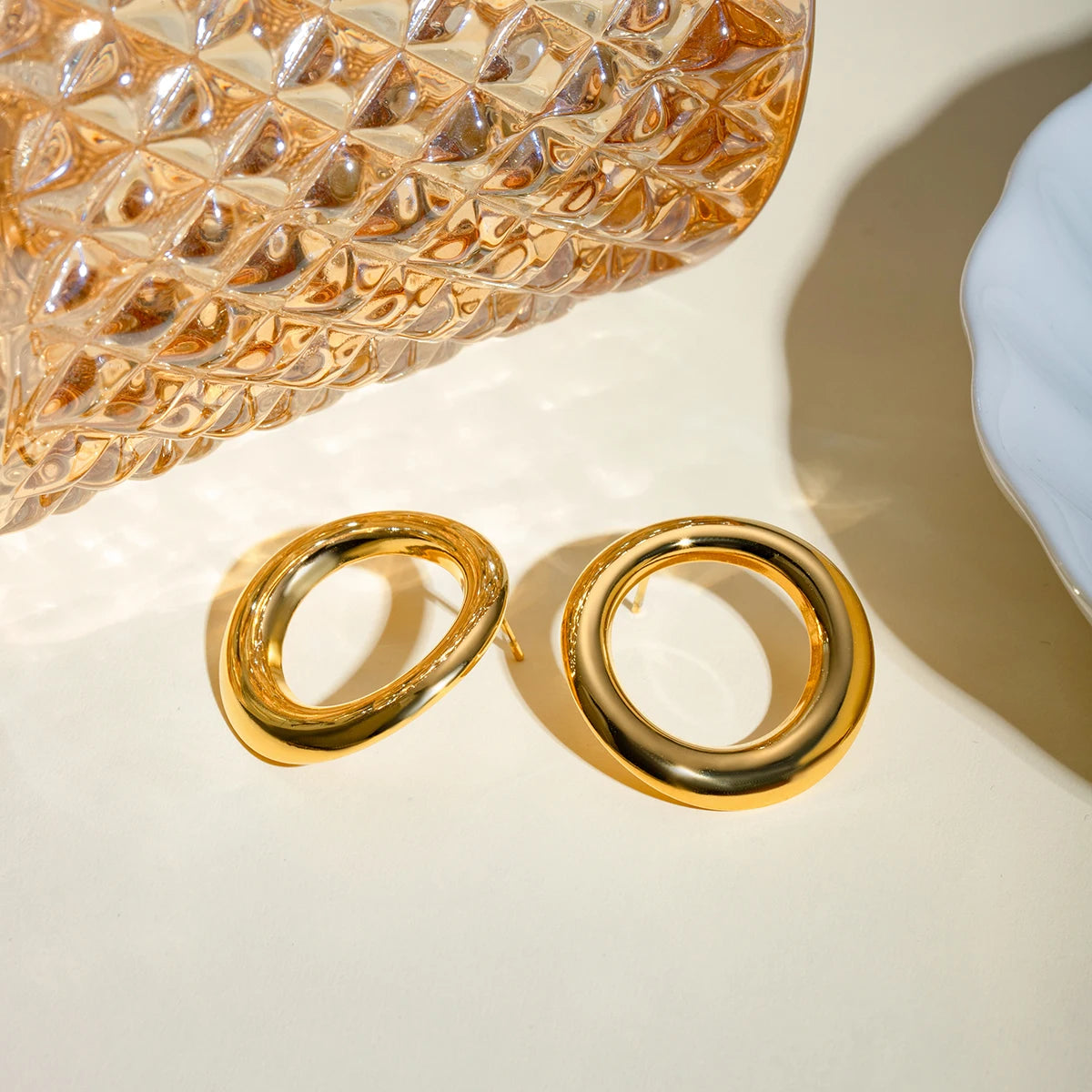 18k forgyldt rustfrit stål runde hule glatte øreringe Metaltekstur Personlig anti-allergisk charme Chic smykkegave