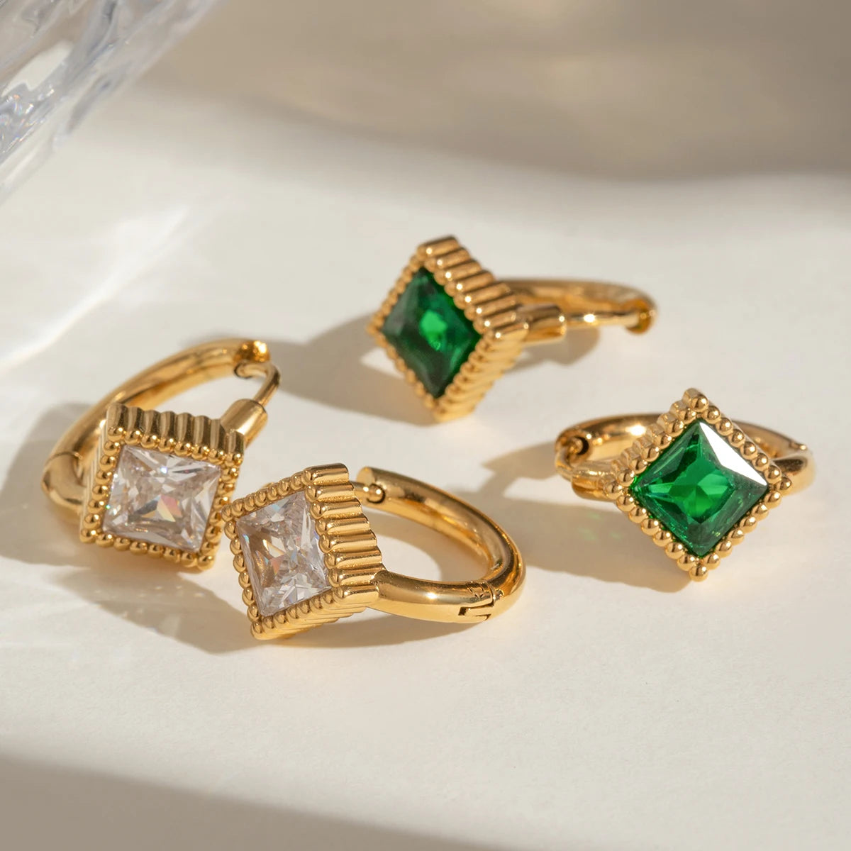 Pendientes de botón cuadrados acanalados de circonia blanca de acero inoxidable 18K Accesorios para mujeres Antialérgicos Joyería de declaración Accesorios