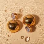 Exquisitos pendientes de moda de alta calidad de acero inoxidable con gota hemisférica de circonia cúbica, chapados en PVD 18K, joyería de moda y regalo.